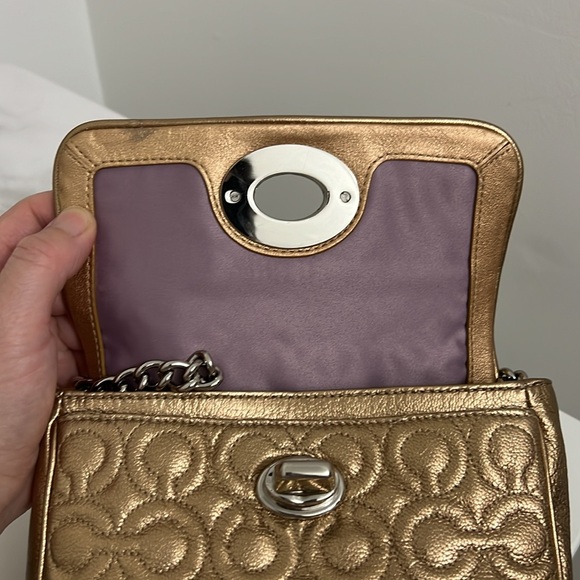 Vintage COACH rose gold CC turnlock chain crossbody bag - Picture 14 of 16